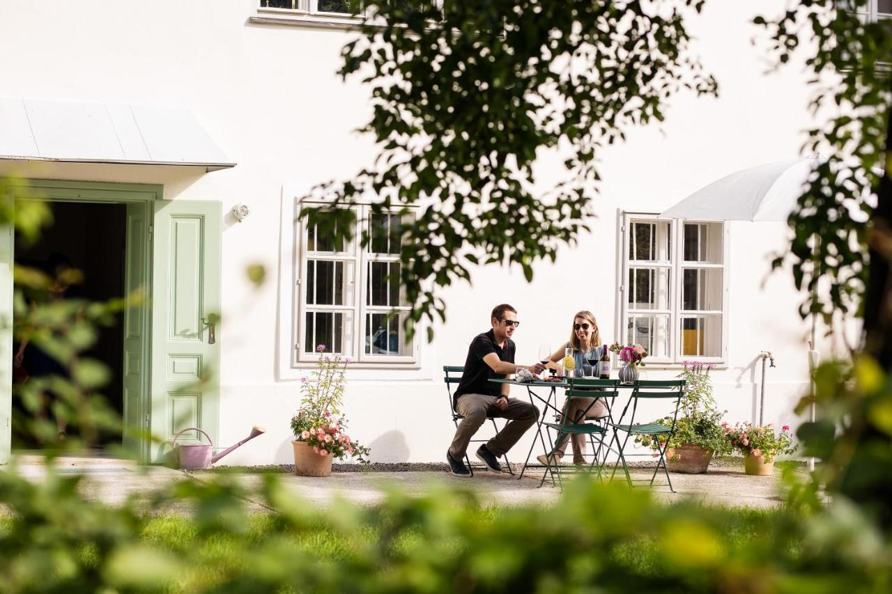 Boutique Hotel Zum Oberjager, Schloss Lackenbach Exterior foto